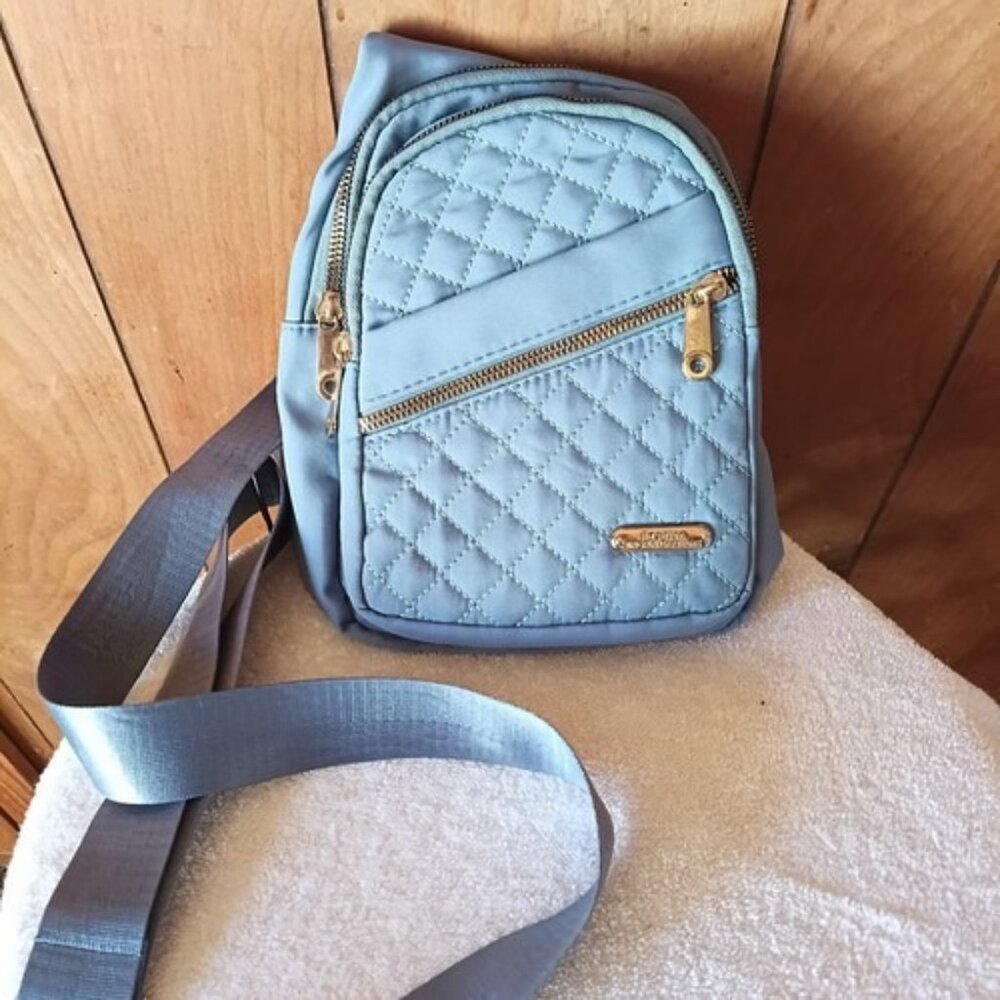 Fashion Jingpin Creations Blue Quilted Crossbody Chest Sling Bag Gold Zippers